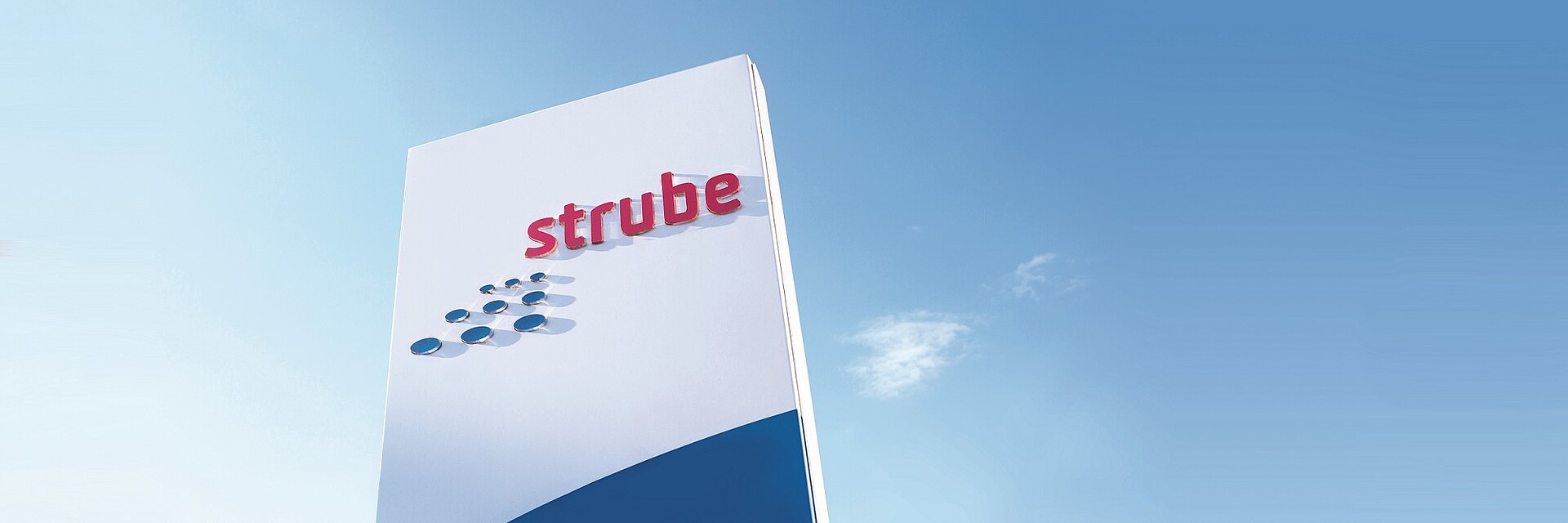 Pylon with Strube Logo