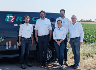 Die Teams von RAGT Saaten GmbH und Strube D&S GmbH wachsen bereits zusammen (v.l.n.r.: Dr. Michael Stange (Leitender Zuckerrübenzüchter Strube D&S), Andreas Albersmeier (Geschäftsführer RAGT Saaten Deutschland und Strube D&S), Mara-Tabea Hiller (Produktmanagerin Mais), Christian Rommelmann (Produktmanager Getreide und Soja) und Henning Alvermann (Leiter Vertrieb & Marketing Getreide und Soja bei RAGT Saaten).