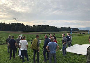 Evénement Strubes à Hindelbank (Suisse): Démonstration du drone sur un champ de betteraves sucrières