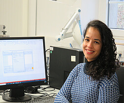 Dr Leilane Barreto in front of the hyperspectral analysis data